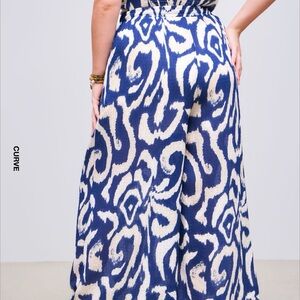 WOVEN MID RISE ABSTRACT 
POCKET WIDE LEG
TROUSERS CURVE & PLUS NEW WITH TAGS